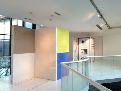 In primo piano le piastrelle di Philippe Starck per Ceramica Sant’Agostino (© Diletta Bracchini)