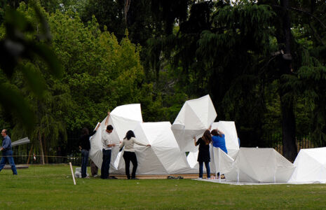 Casa Umbrella (Kengo Kuma, 2008, ©Kengo Kuma and Associates)