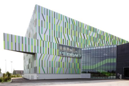 Nuovo magazzino automatico Pedrali, area di accesso (© Filippo Romano)