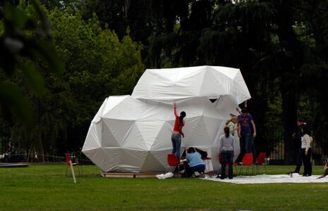 Casa Umbrella (Kengo Kuma, 2008, ©Kengo Kuma and Associates)