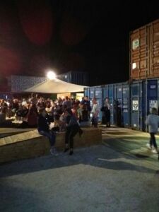 Darsena PopUp. La piazza affollata durante una delle manifestazioni organizzata in area banchine (settembre 2016, © Domenico Mollura)