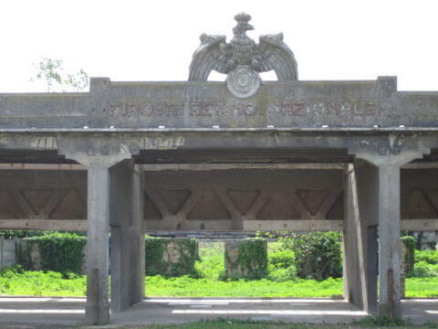 Interno della sede storica del Tiro a Segno Nazionale in stato di abbandono (2010, © Domenico Mollura)