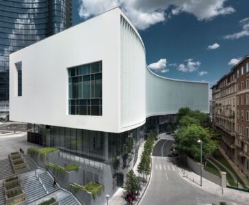 Piuarch, edificio "Onda bianca" nell'area di Porta nuova a Milano (foto di Andrea Martiradonna)