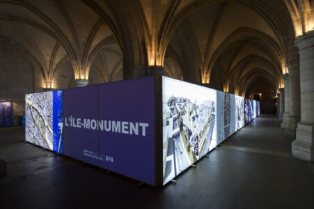 L'allestimento della mostra (© Didier Plowy - CMN, Dominique Perrault Architecture DPA-ADAGP)