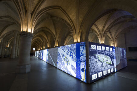 L'allestimento della mostra (© Didier Plowy - CMN, Dominique Perrault Architecture DPA-ADAGP)