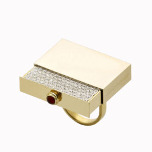 Cleto Munari, CassettinoPearl, anello in oro giallo con diamanti e rubino cabochon