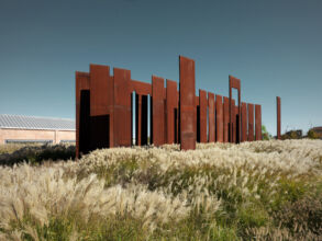 Progetto di Marco Bay davanti agli Hangar della Bicocca