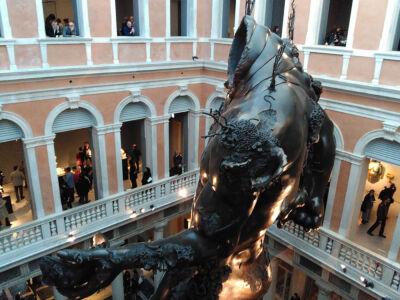 Palazzo Grassi. Demon with Bowl, scultura in resina con armatura metallica, finitura bronzo