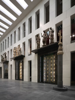 La sala del paradiso con in primo piano la Porta del Paradiso ©Mario Ciampi