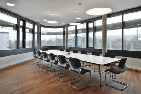 Anche le sale riunioni sono illuminate grazie alle soluzioni Modul R Project
(©Martin Duckek)