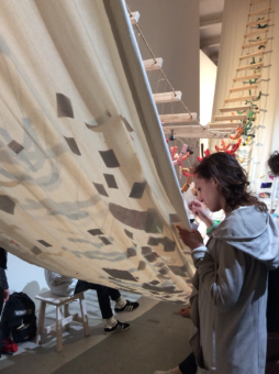 Padiglione dello spazio Comune. David Medalla, A stitch in time