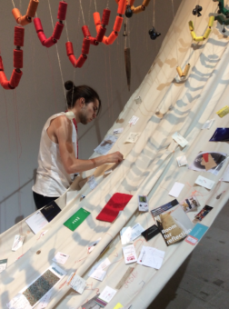 Padiglione dello spazio Comune. David Medalla, A stitch in time