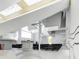 L’area presbiteriale (©Andrea Martiradonna, AAAA quattroassociati)