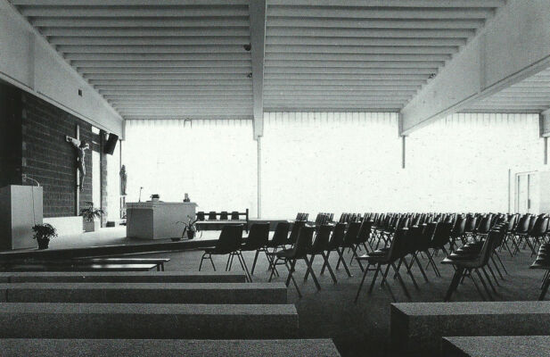 Chiesa parrocchiale Santi Apostoli (Piossaco, Torino, 1969-1973) Immagine da: S. Pace, L. Reinerio, Architetture per la liturgia. Opere di Gabetti e Isola, Milano, Skira, 2005