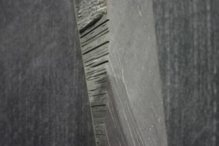 Walls: il trionfo della materia di Alper Derinbogaz con Garfagnana Innovazione