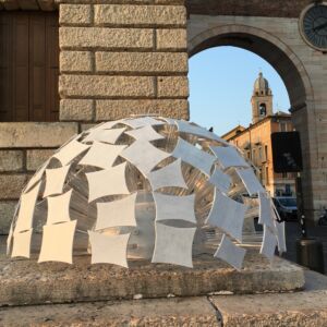Marmomac & the City 2016, Piazza Bra, Sospensione 2.0 di T.Gozzani con Donne del Marmo