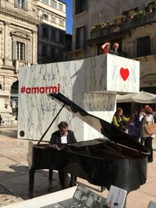 Marmomac & the City 2016, Piazza delle Erbe, Amarmi di michbold con Barsi Marmi