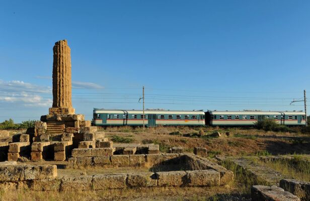 Linea ferroviaria a ridosso di resti archeologici