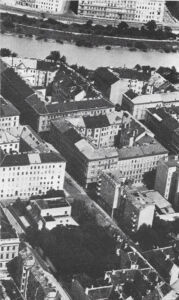 La casa, il parco e il tessuto edilizio del quartiere nel 1959