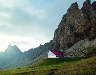 Ristrutturazione e ampliamento rifugio Alpe di Tires, Alpe di Siusi (BZ), Senoner Tammerle Architetti. Foto Lukas Schaller