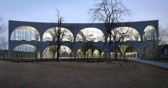 Toyo Ito, biblioteca dell'Università di Tama (Giappone)