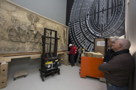 Backstage, fregio e arco di Tito (© Marco Caselli Nirmal)