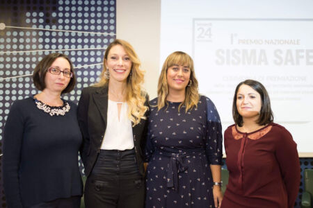 Fondatrici dell’associazione culturale SISMA SAFE. Ing. Chiara Monaldi (presidente), Ing. Francesca Ottavio (vicepresidente) e Ing. Serena Scarpini (segretaria), Dott.ssa Silvia Montironi