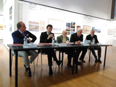 Un momento dell'inaugurazione: da sinistra, Domenico Piraina (direttore di Palazzo Reale), Filippo Del Corno (assessore alla Cultura), Vittorio Gregotti, Augusto Cagnardi (partner Gregotti e Associati) Guido Morpurgo (curatore)