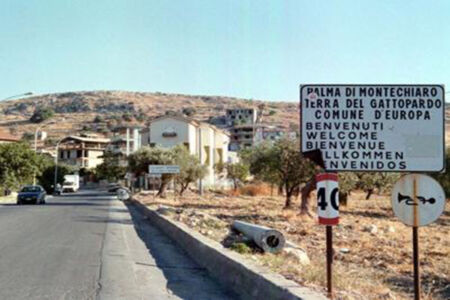 L'ingresso della cittadina di Palma di Montechiaro