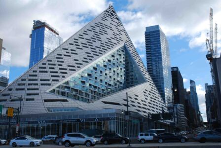 L'Upper West Side con l'edificio progettato da Bjarke Ingels Group