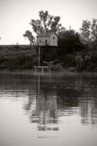 Sohei Nishino
Casa riflessa nel Po, Cantavenna, Piemonte, dalla
serie “Il Po”, aprile 2017 / Small house reflecting
in the Po river, Cantavenna, Piedmont, from the
series “The Po,” April 2017
© Sohei Nishino