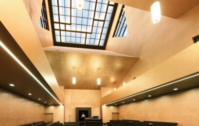 Magonza, la decorazione della sal di preghiera con oltre un milione di elementi di rilievo che riproducono le lettere dell'alfabero ebraico ©Archiv- Architekturbüro Herz