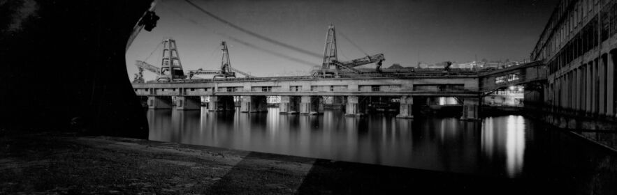 Silos Hennebique da Ponte Parodi (foto Emanuele Piccardo, 1998)
