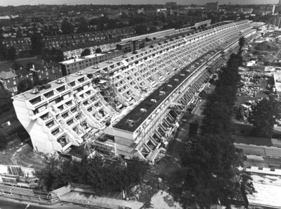 Alexandra Road Estate under construction, Camden, London (©RIBA Collections)