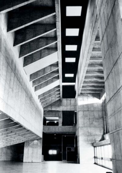 Premabhai Hall 1976. Ahmedabad, India.
(Photo courtesy of VSF)
Foyer with natural light.