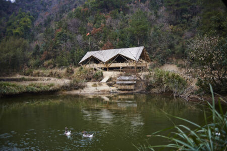 Chen Haoru_Henhouse of the Taiyang Organic Farming Commune ®Lu Hengzhong