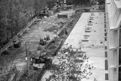 Parco lineare di 3.300 mq (Herzog&De Meuron e SD Partners) e percorsi pedonali di collegamento lungo la Fondazione Feltrinelli, nell’area tra Porta Garibaldi e Porta Volta