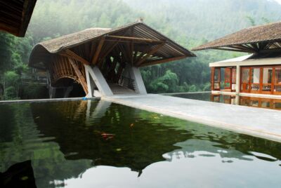 Simon Velez. Hotel in Cina