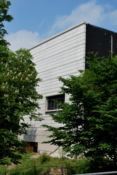 Weimar, nuovo Bauhaus Museum, scorcio corpo di fabbrica da Weimarhallenpark ©Foto di Daniela Völkel