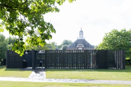 Serpentine Pavilion 2018, disegnato da Frida Escobedo, Serpentine Gallery, London (15 June – 7 October 2018) © Frida Escobedo, Taller de Arquitectura Photography © 2018 Iwan Baan