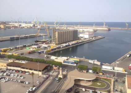 I silos del porto recentemente abbattuti