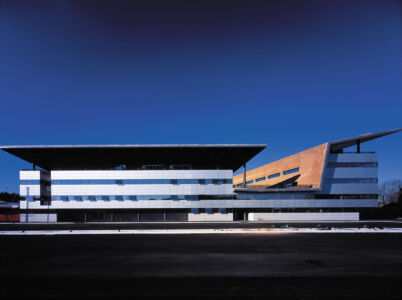 L'edificio appena realizzato (© Andrea Jemolo)