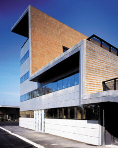 L'edificio appena realizzato (© Andrea Jemolo)