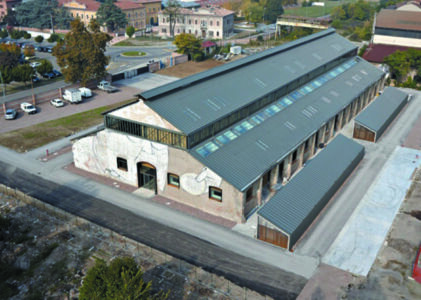 Capannone 18 in fase di ristrutturazione (progetto di Andrea Oliva Architetto; © Kai-Uke Shulte-Bunert)