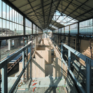 Capannone 18 in fase di ristrutturazione (progetto di Andrea Oliva Architetto; © Kai-Uke Shulte-Bunert)