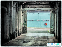 Riuso temporaneo a nuova sede della Cooperativa sociale Amos dell'ex Discoteca Maffia in viale Ramazzi (© Massimo Ferrari)