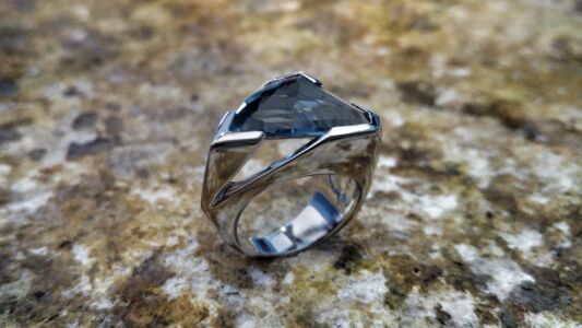 Michele Paparella, anello "Twist"