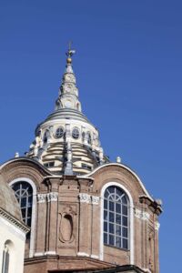 La cupola della Cappella della Sindone vista dal fianco del Duomo (Foto Daniele Bottallo)