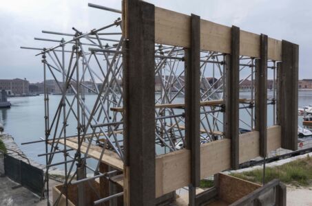 V&A Robin Hood Gardens Reassembled fragment (© Victoria and Albert Museum, London)