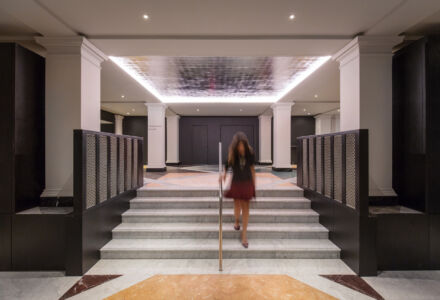 V&A Tunnel Entrance (© Reed Watts)